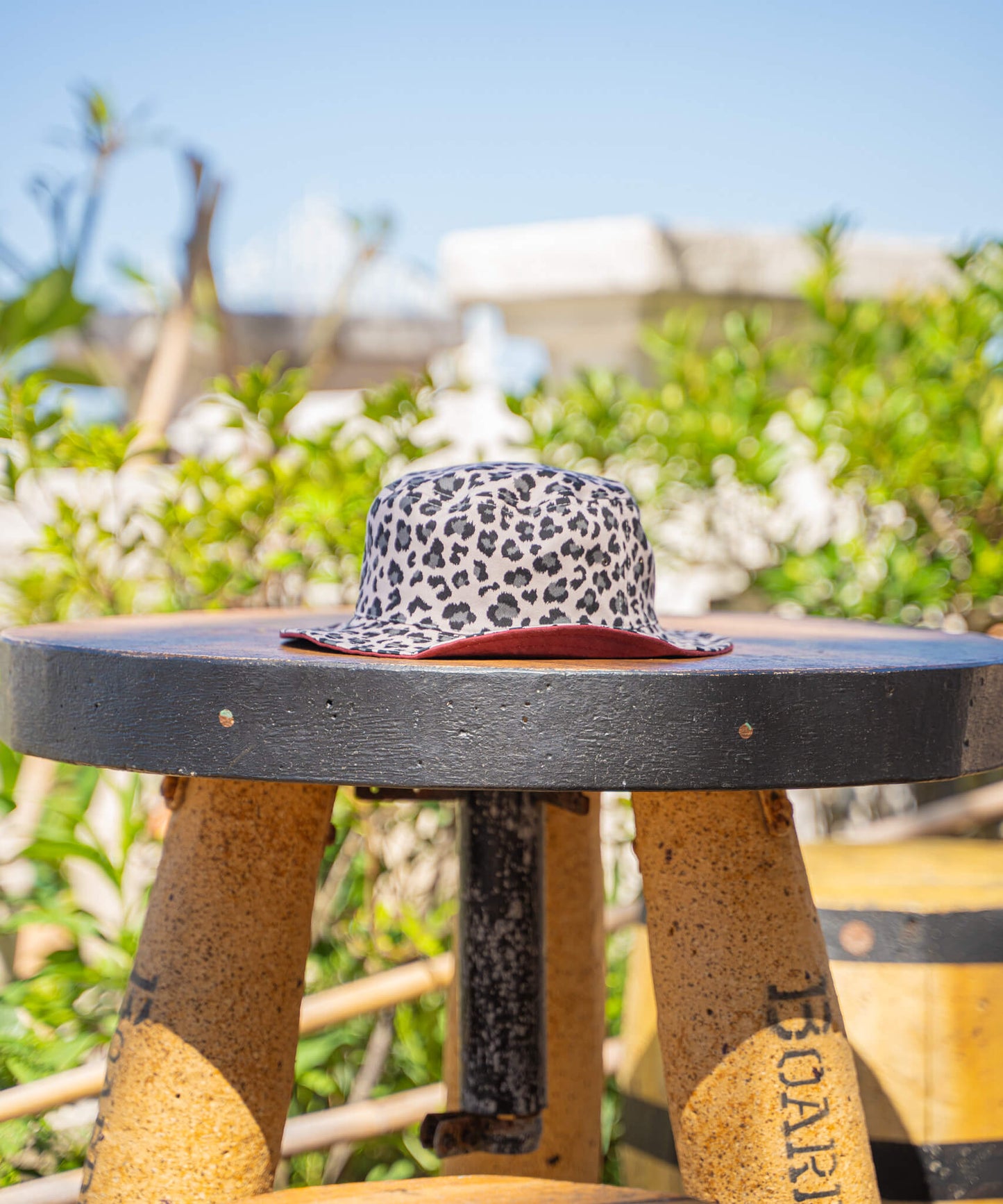 REVERSIBLE BUCKET HAT