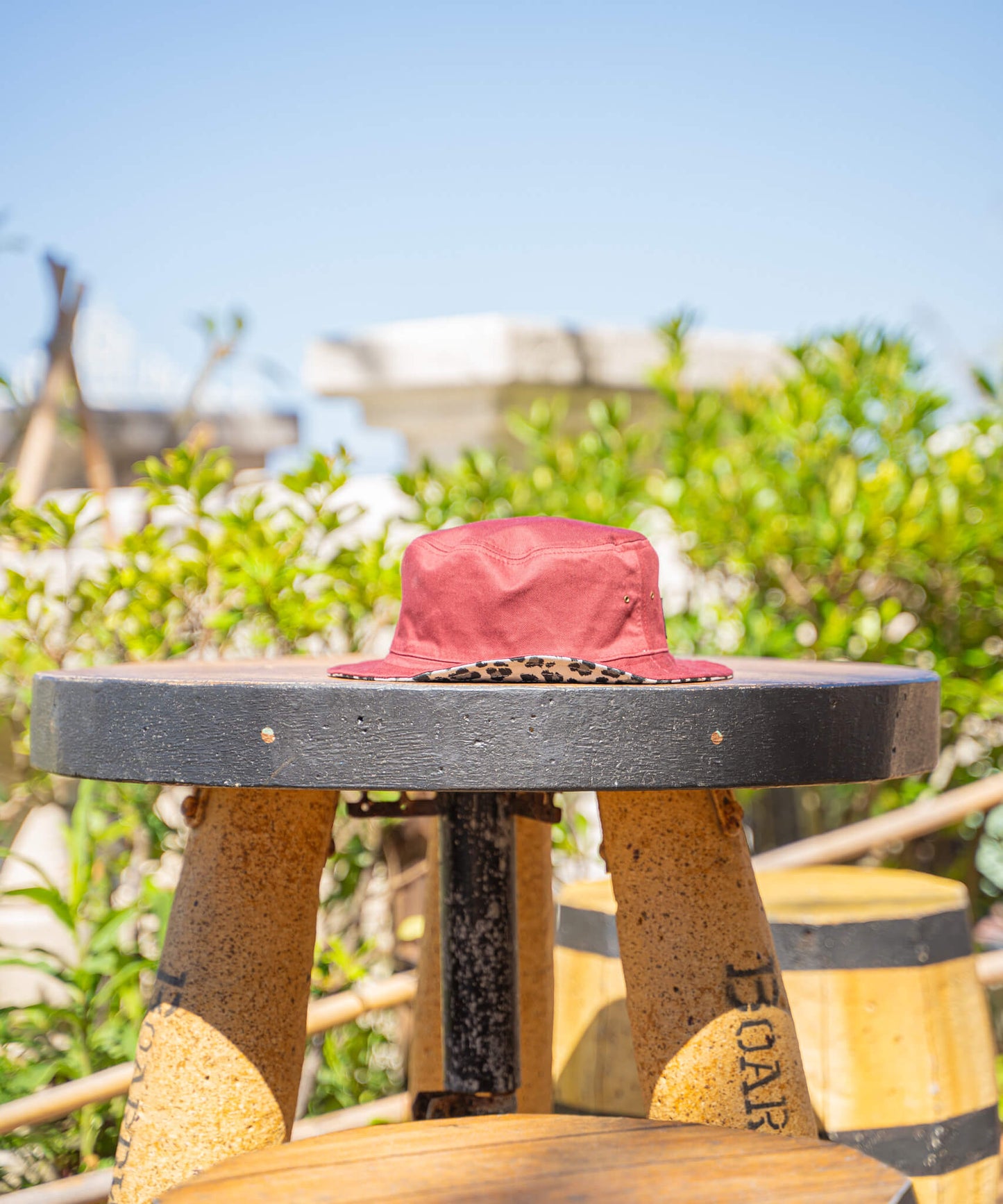 REVERSIBLE BUCKET HAT