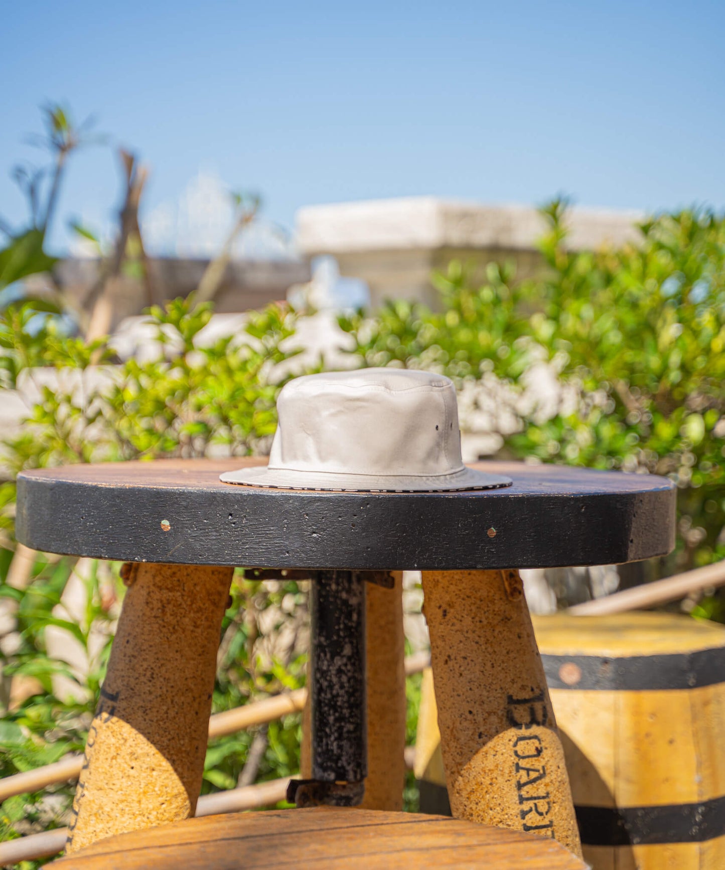 REVERSIBLE BUCKET HAT