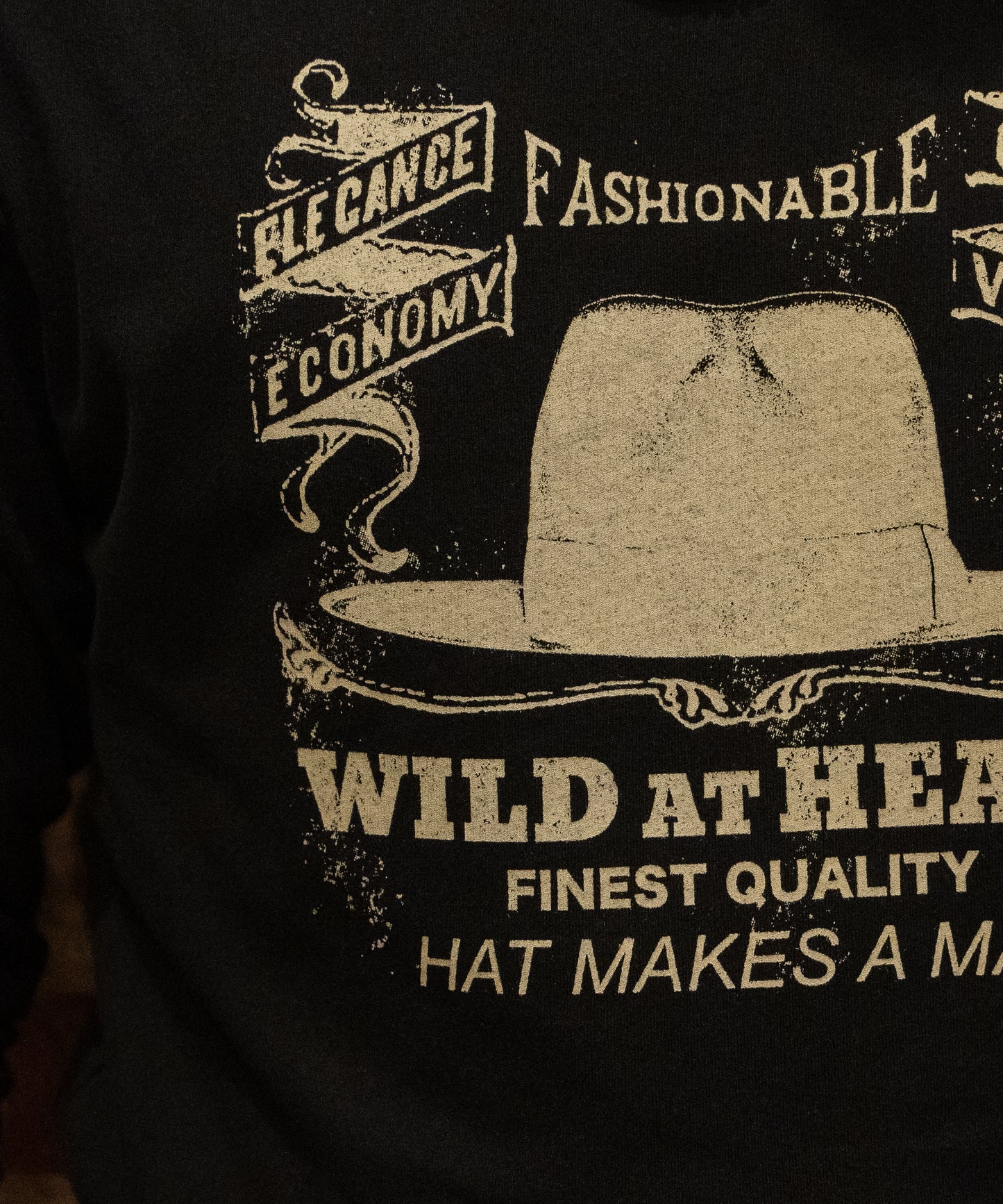 6.2oz Crew Neck L/S TEE “THE HAT” 8253005
