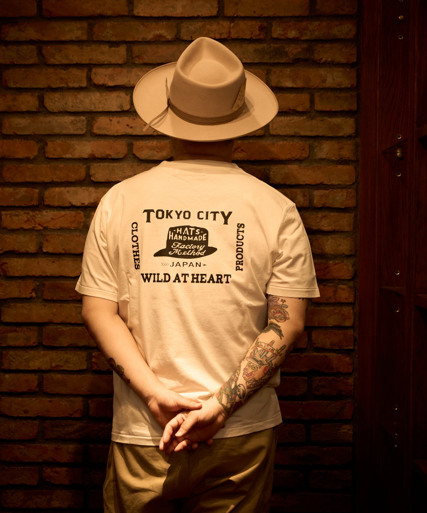 6.2oz V Neck TEE“Signboard” 8251009
