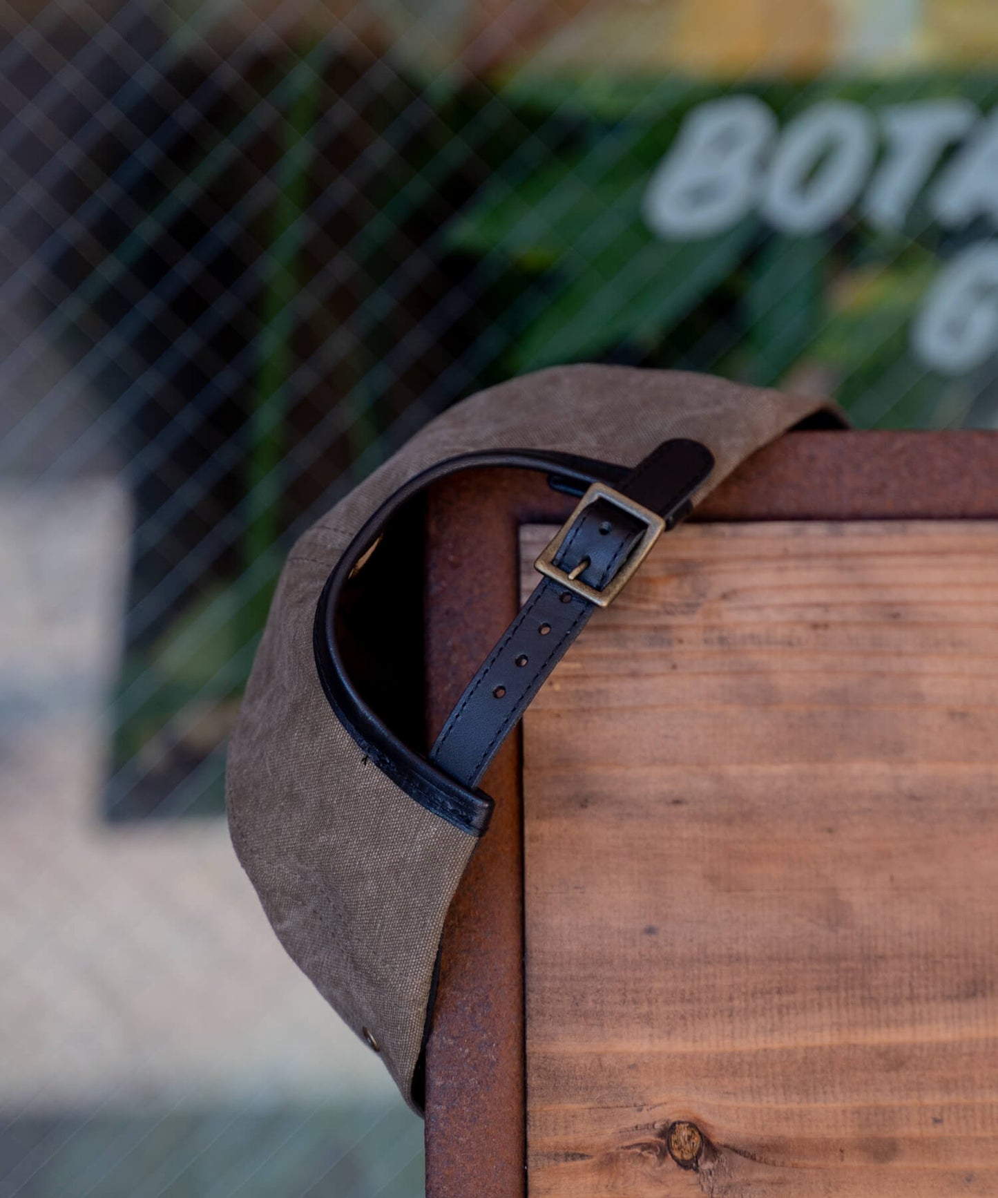 MINERVA OX LEATHER CAP